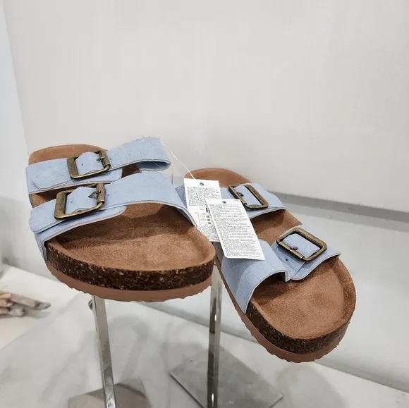 [ GAP KIDS]  NWT- boys size 3-4 light blue strappy sandal with cork and buckles.