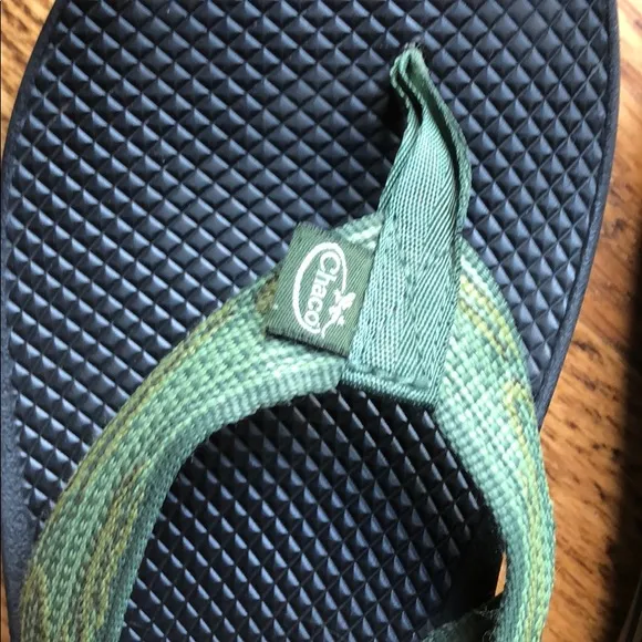 - Men’s size 7 Chaco flip flop