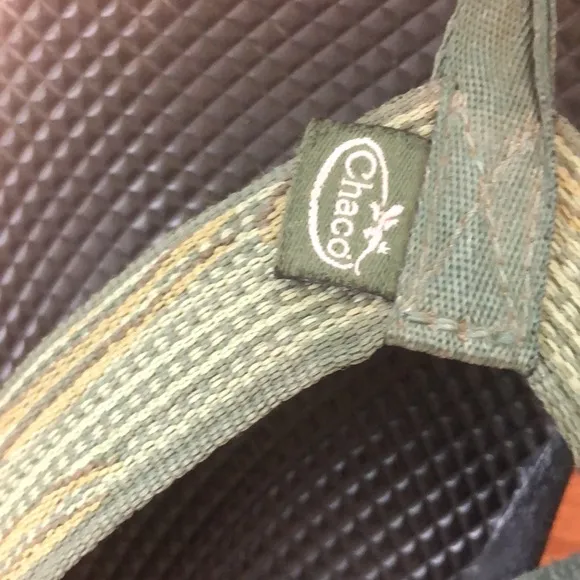 - Men’s size 7 Chaco flip flop