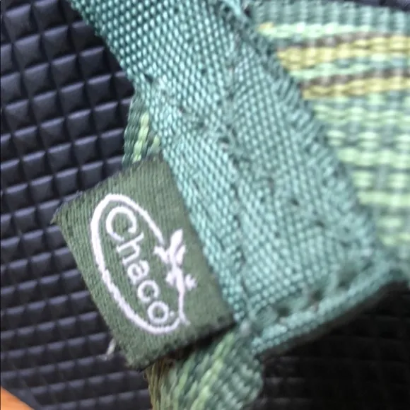 - Men’s size 7 Chaco flip flop