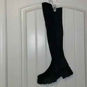 👢 over the knee boots NWOTSize 10Maybe more comfortable fit for size 9