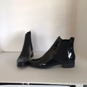 🛍️🛍️ OVO🛍️🛍️.               PATENT LEATHER RAIN BOOTS