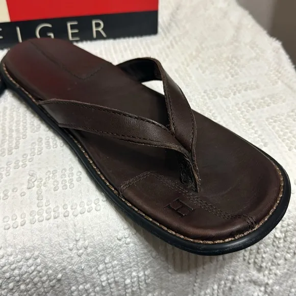 104. 🩴 Men’s Tommy Hilfiger brown leather sandals/flip flops brand new w box