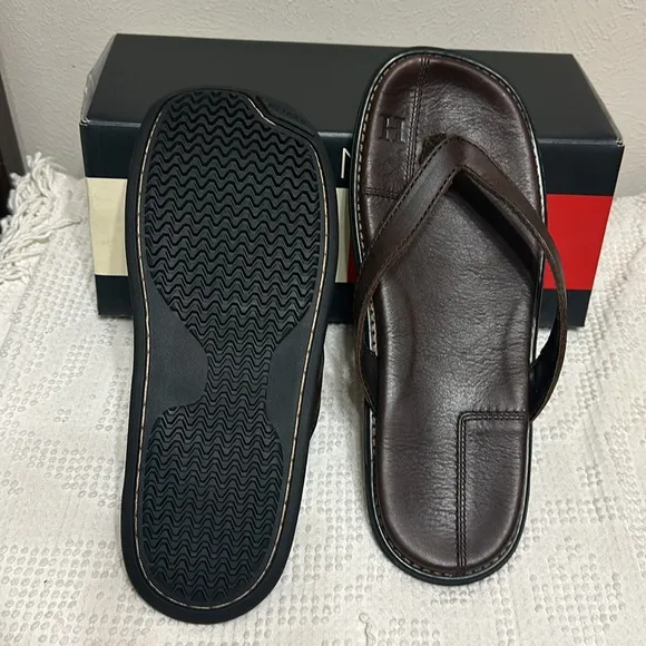 104. 🩴 Men’s Tommy Hilfiger brown leather sandals/flip flops brand new w box