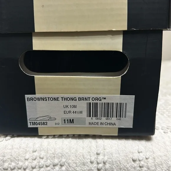 104. 🩴 Men’s Tommy Hilfiger brown leather sandals/flip flops brand new w box