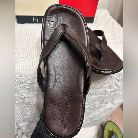 104. 🩴 Men’s Tommy Hilfiger brown leather sandals/flip flops brand new w box