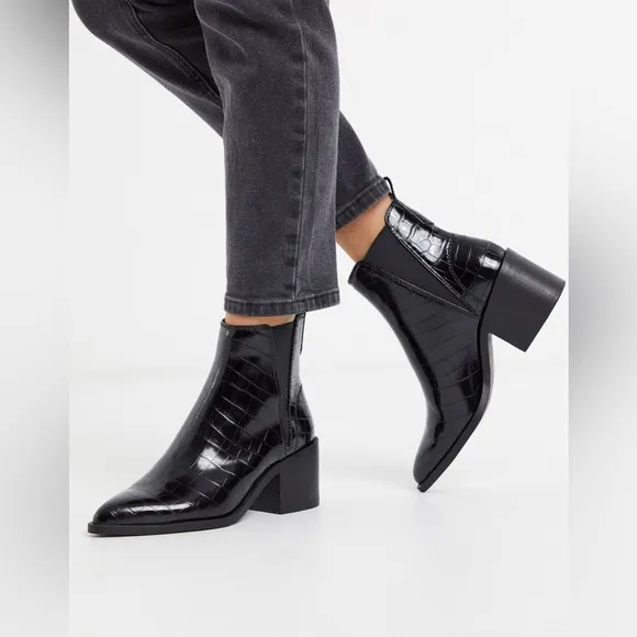 $120 Steve Madden Audience heeled ankle boots in black‎ croc size 8