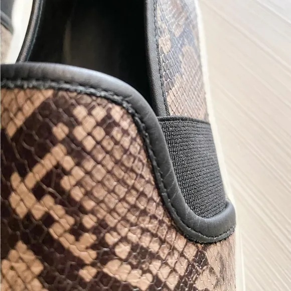 $225‼️VINCE. Blair Animal Snake Print Leather Slip On Sneakers Shoes Brown Comfy
