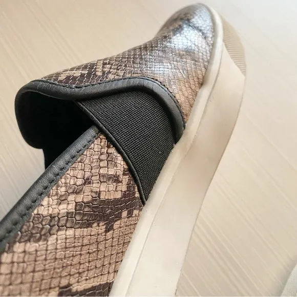 $225‼️VINCE. Blair Animal Snake Print Leather Slip On Sneakers Shoes Brown Comfy