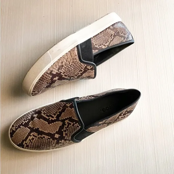$225‼️VINCE. Blair Animal Snake Print Leather Slip On Sneakers Shoes Brown Comfy