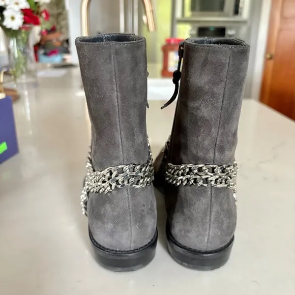 $575 STUART WEITZMAN Suede Chainit Ankle Boots Slate Gray Leather Booties SZ 6.5