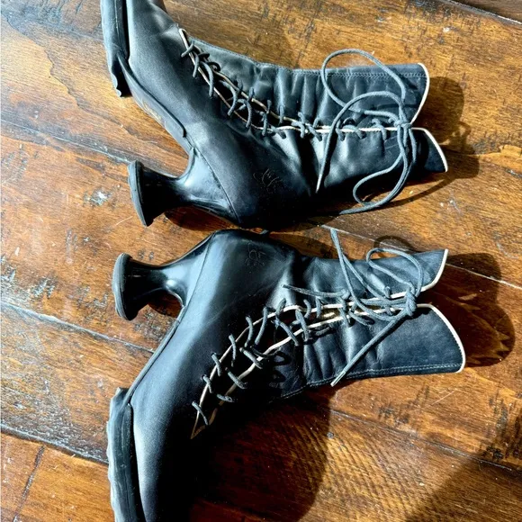 8.5 Fluevog Mini Sugar laceup boots  Rare