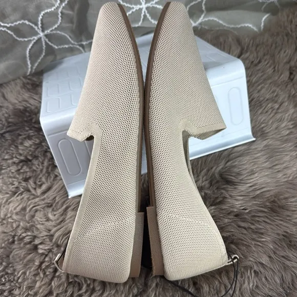 (A2) Me too flat shoes with soft and flexible upper, size 11 w, for women