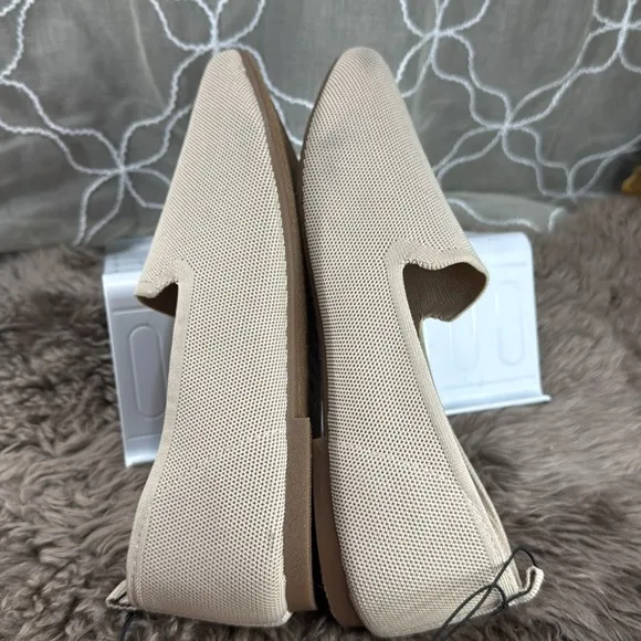 (A2) Me too flat shoes with soft and flexible upper, size 11 w, for women