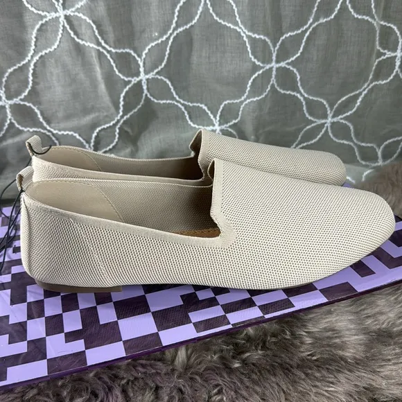 (A2) Me too flat shoes with soft and flexible upper, size 11 w, for women