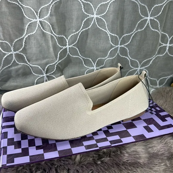 (A2) Me too flat shoes with soft and flexible upper, size 11 w, for women