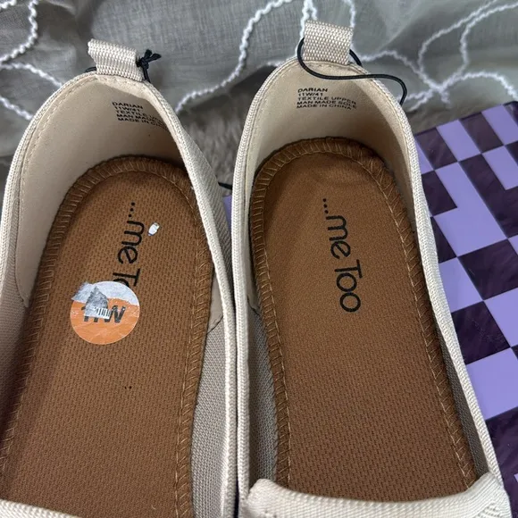 (A2) Me too flat shoes with soft and flexible upper, size 11 w, for women