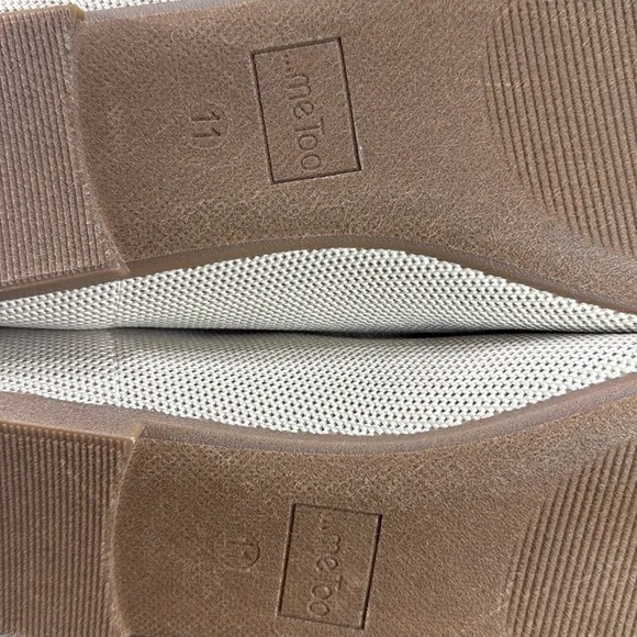 (A2) Me too flat shoes with soft and flexible upper, size 11 w, for women