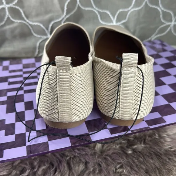 (A2) Me too flat shoes with soft and flexible upper, size 11 w, for women