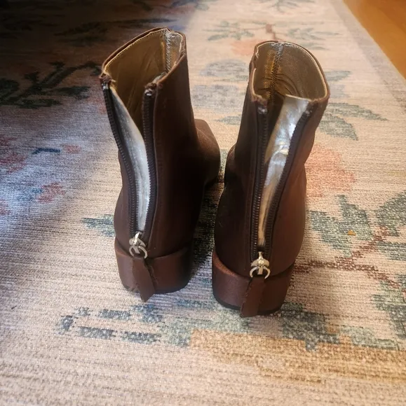 ABOUT ARIANNE Robbie Ankle Boots