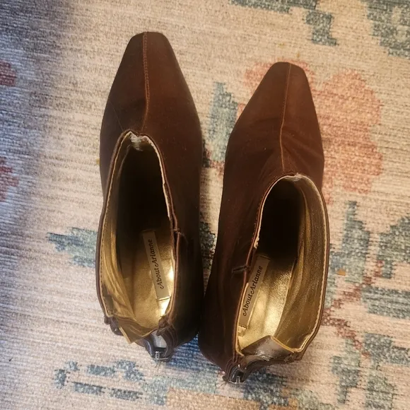 ABOUT ARIANNE Robbie Ankle Boots
