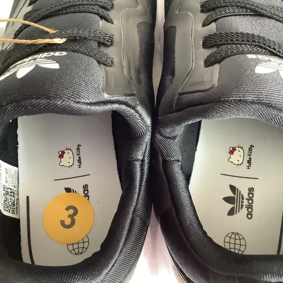 ADIDAS HELLO KITTY ORIGINALS FLEX SHOES new without  box‎ sz 3
