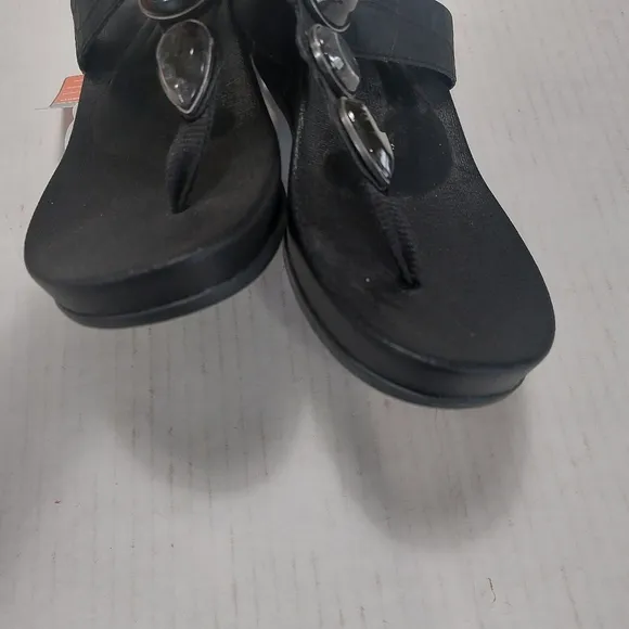 Aetrex Elyse Women's Black Thong Wedge Sandals Size 8.5M NWT