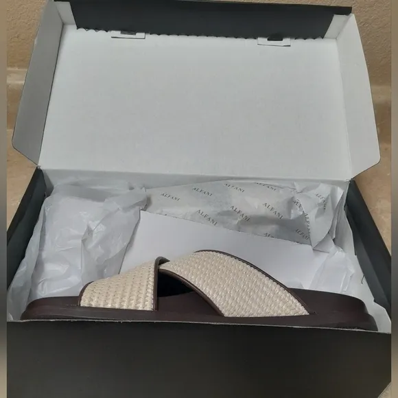 Alfani Brown and Cream Slide Sandals NWT Size:11  Alfani