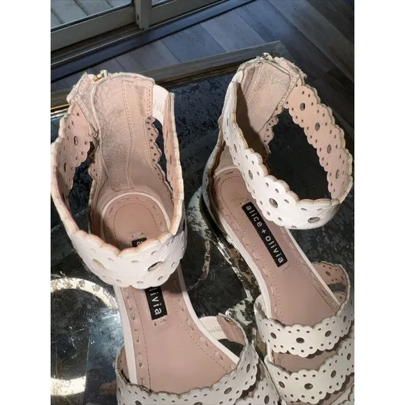 ALICE   OLIVIA Leather Lasercut Accents Gladiator Sandals Size 36/6 Bone White