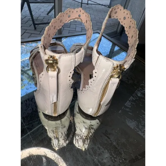 ALICE   OLIVIA Leather Lasercut Accents Gladiator Sandals Size 36/6 Bone White