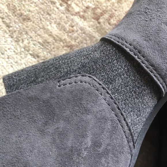 All Black Womens Capelet Suede Cap Toe Ankle Fashion BOOTS Grey Size 40.0