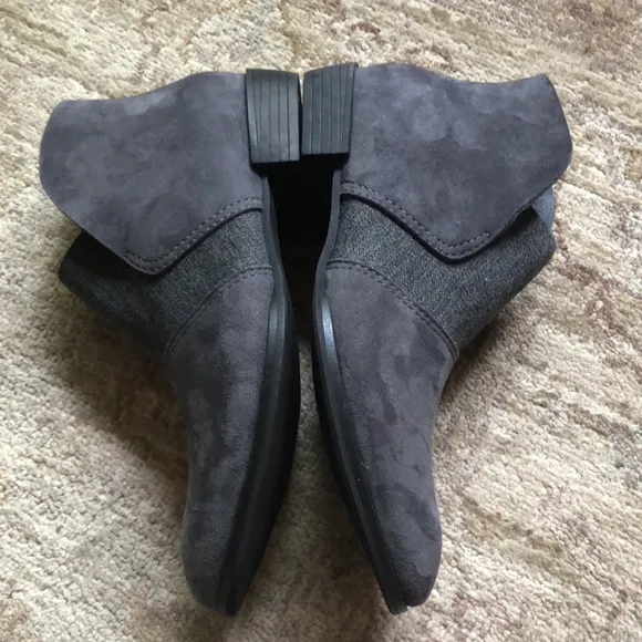 All Black Womens Capelet Suede Cap Toe Ankle Fashion BOOTS Grey Size 40.0