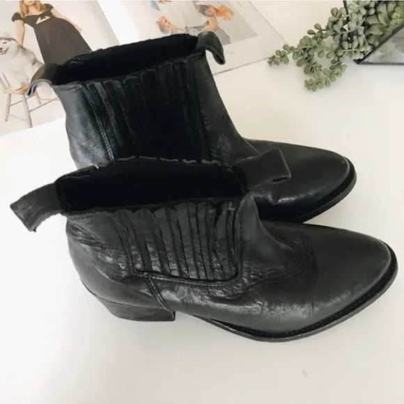 ALLSAINTS Bonny Valley Leather Ankle Pull on Chelsea Boots