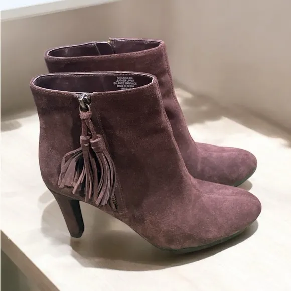 Ann Klein 7 Caroline Brown Women's Suede Ankle Boots Size 6.5.