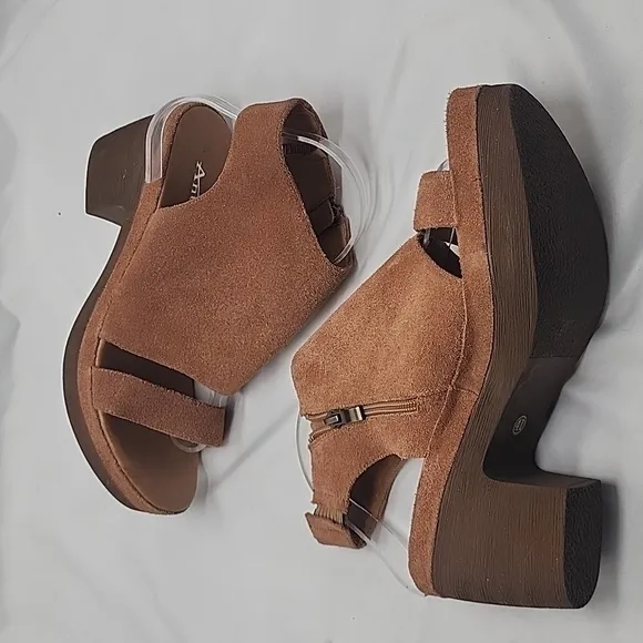 ANTELOPE I41 CUFF SANDALS TAUPE TAN SUEDE OPEN TOE BLOCK HEEL SIZE 41 NWOB