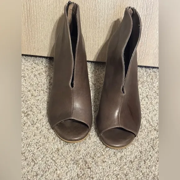Antelope Leather Peep Toe Ankle Boots Block Heel