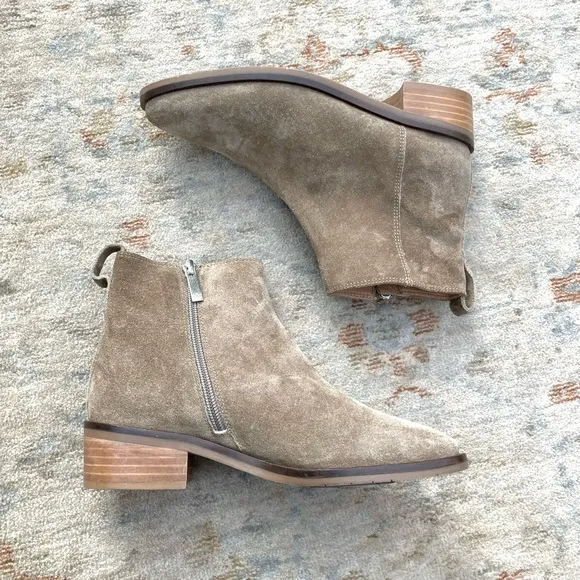 Aquatalia Carisa NWT New Tan Suede Ankle Boots Sz 5.5