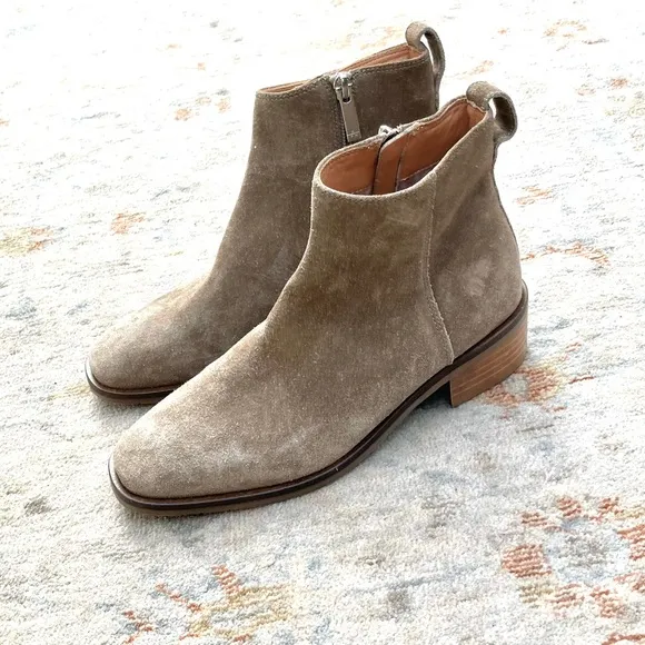 Aquatalia Carisa NWT New Tan Suede Ankle Boots Sz 5.5