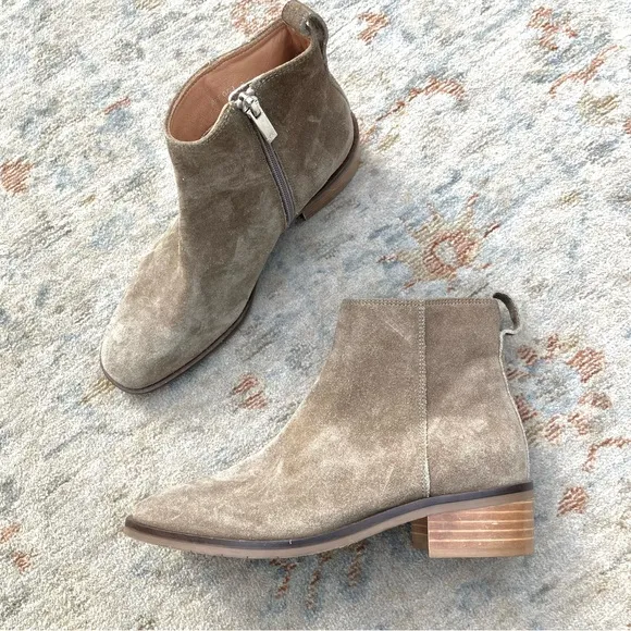 Aquatalia Carisa NWT New Tan Suede Ankle Boots Sz 5.5