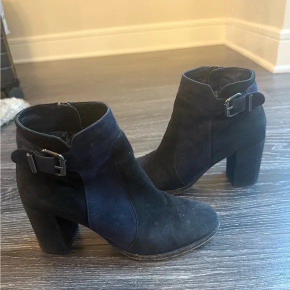 Aquatalia Eliana Black and Navy Weatherproof boots, size 6