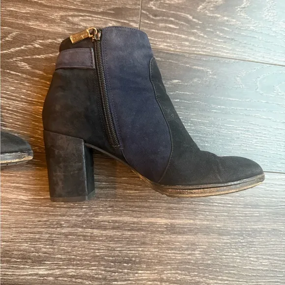 Aquatalia Eliana Black and Navy Weatherproof boots, size 6