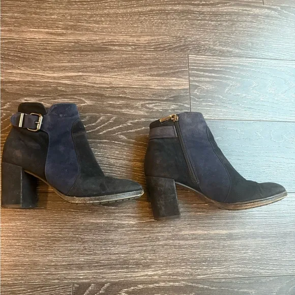 Aquatalia Eliana Black and Navy Weatherproof boots, size 6