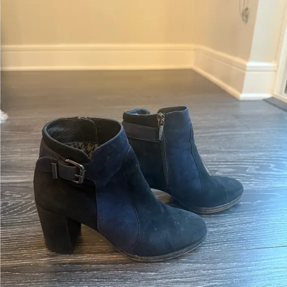 Aquatalia Eliana Black and Navy Weatherproof boots, size 6