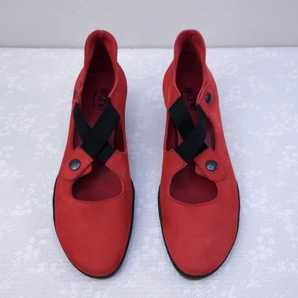 ARCHE Red Nubuck Mary Jane Pumps Criss-Cross Straps EU 38