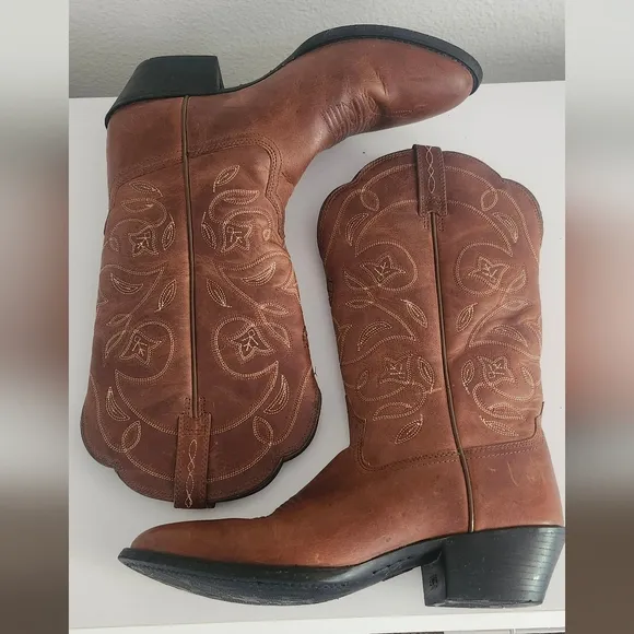 Ariat Brown Heeled Boots with Intricate Detailing