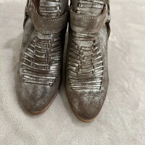 Ariat Unbridled Jaelle Western Leather Metallic Zipper Ankle Booties Boots