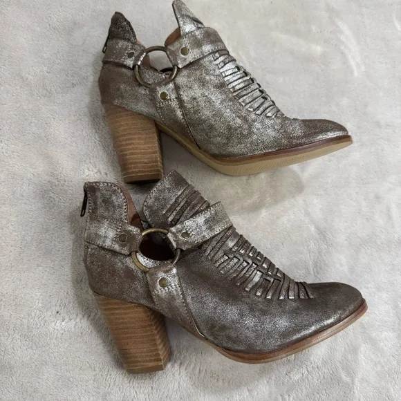 Ariat Unbridled Jaelle Western Leather Metallic Zipper Ankle Booties Boots