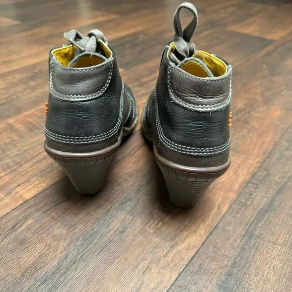 ART Company Ankle Brown Boots Size 7