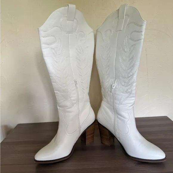 ARULA White Heeled Boots Western Style Women’s Size 8 Wide Calf/Wide
