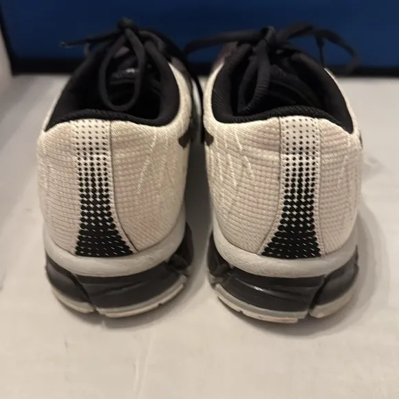 Asics women’s Black and White Running Shoes size 8